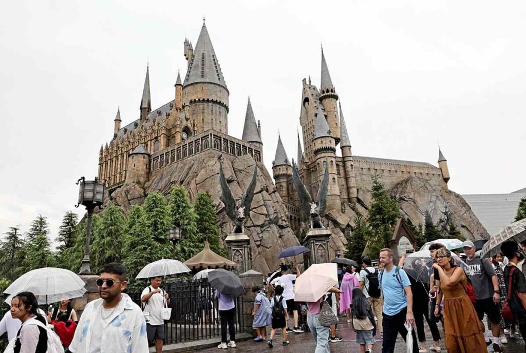 The current image has no alternative text. The file name is: USJHarry.jpg