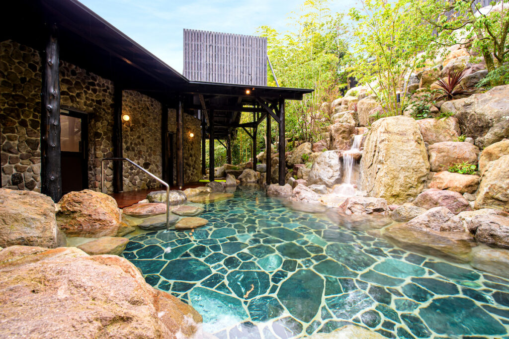 The current image has no alternative text. The file name is: Beppu-Onsen-Hyotan-Onsen.jpg